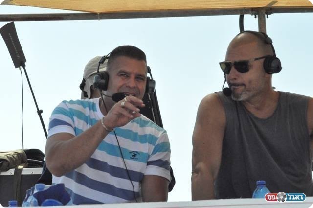 איציק זוהר ורז זהבי בעמדת השידור(צילום:חאדר אניס)